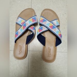 Women's Toms slip on sandals size 7.5